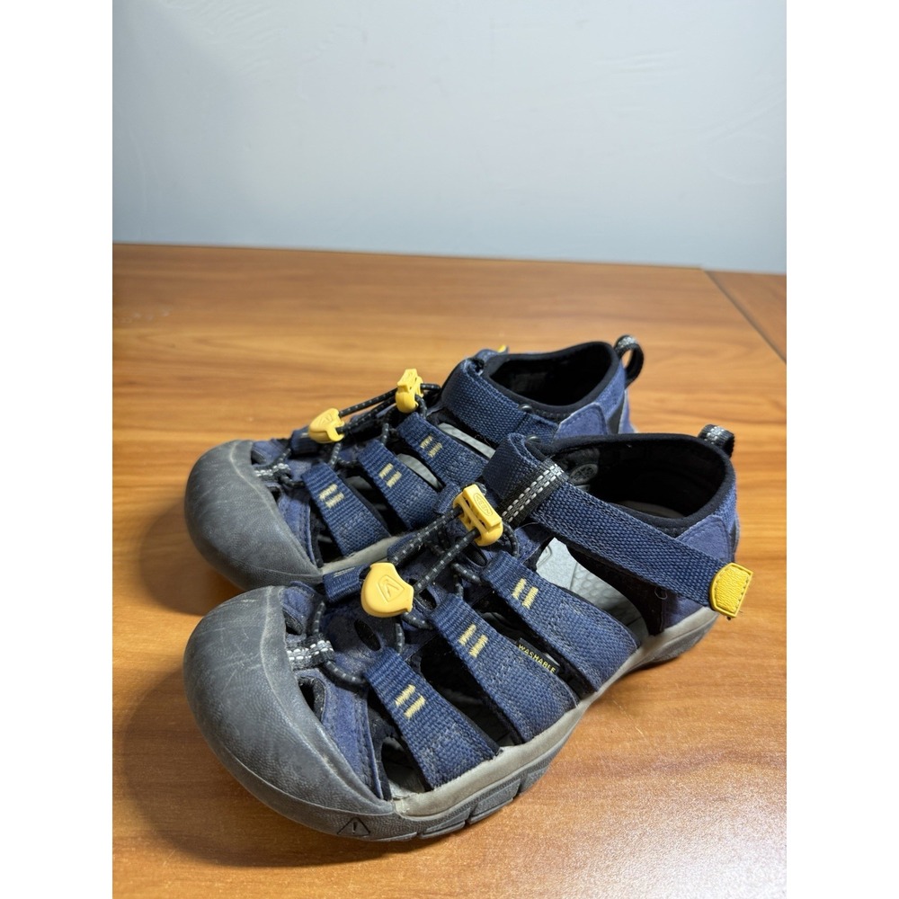 Keen Big Kids Newport H2 Youth Size 2 Cap Toe Water Sandal Shoes Blue Hiking